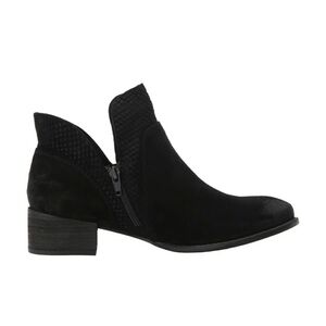 Seychelles Women's Score Suede Ankle Split Exposed Zipper Bootie in Black.